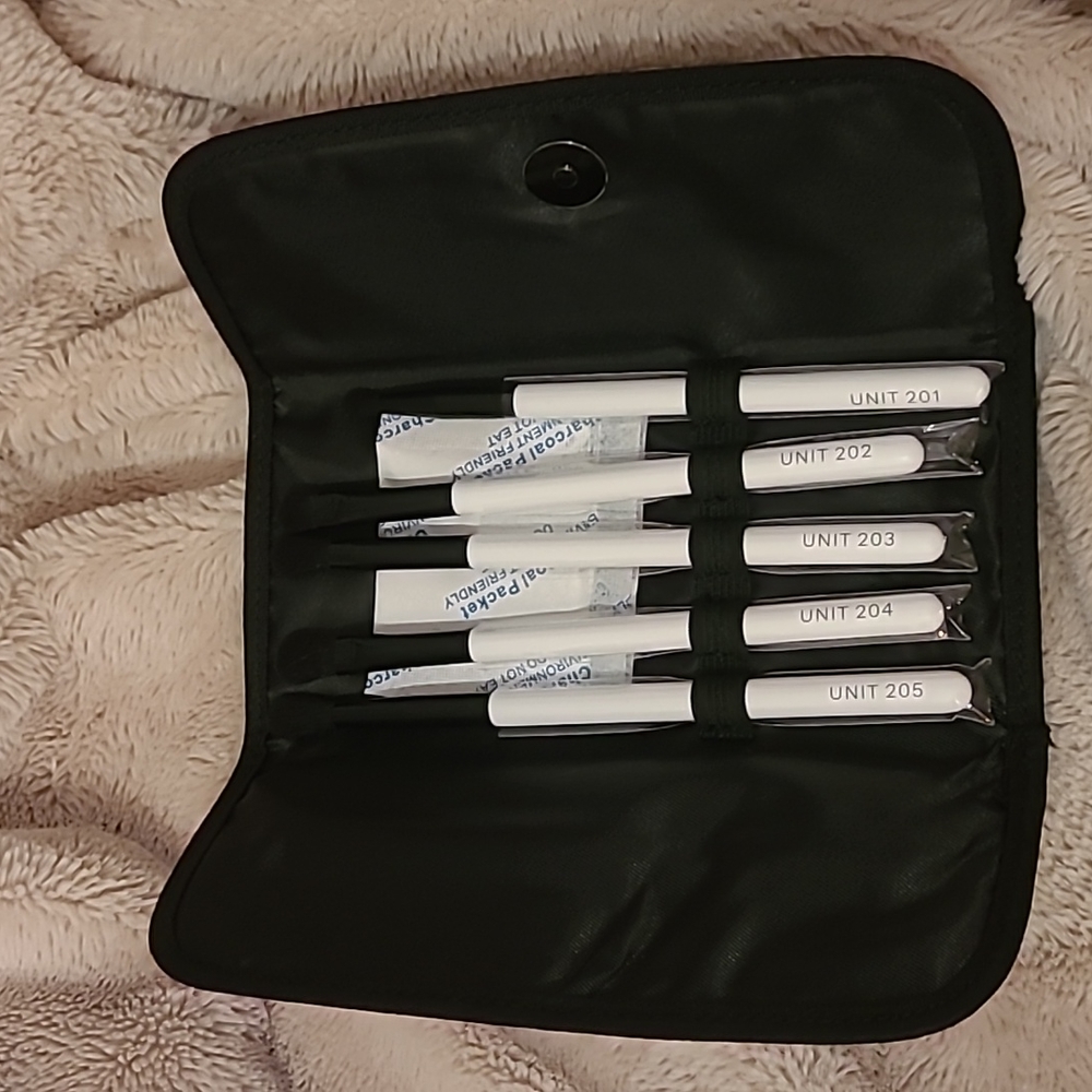 Unit eye shadow set